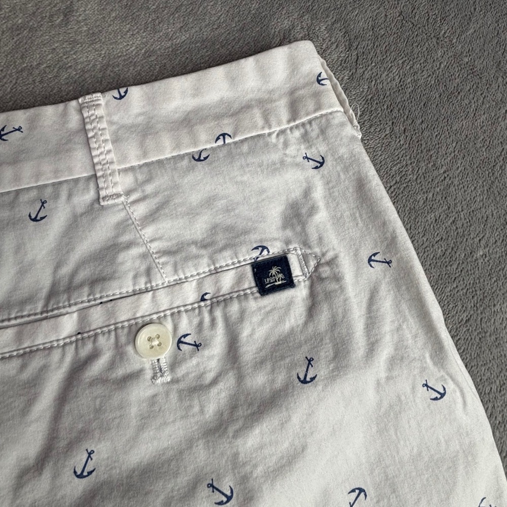 IZOD Advantage Performance Shorts Mens 38 White Navy Anchor Print Nautical - Picture 4 of 9
